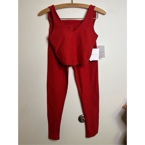Beyond Yoga Red Set - Picture 3 of 10